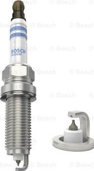 BOSCH 0 242 135 517 - Sytytystulppa inparts.fi