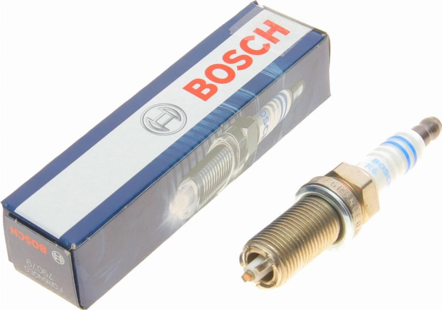 BOSCH 0 242 240 635 - Sytytystulppa inparts.fi