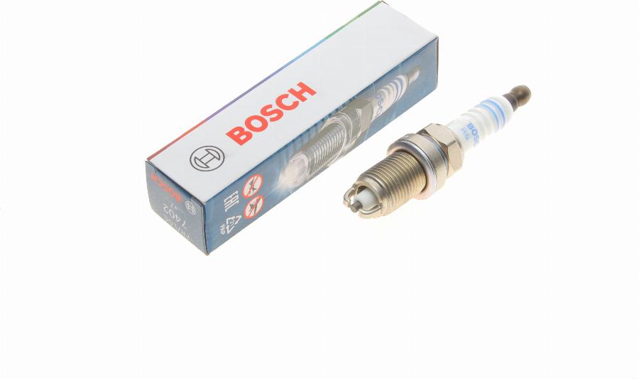 BOSCH 0 242 235 668 - Sytytystulppa inparts.fi