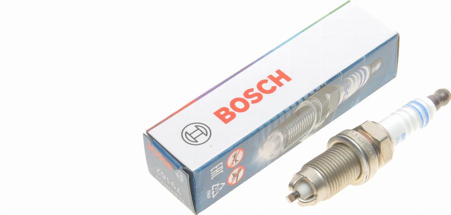 BOSCH 0 242 235 788 - Sytytystulppa inparts.fi