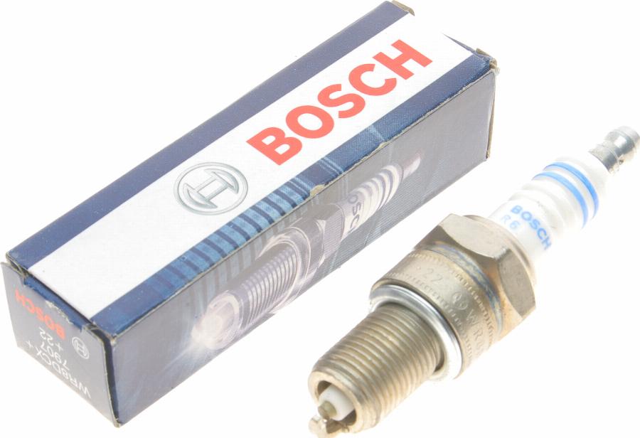 BOSCH 0 242 229 687 - Sytytystulppa inparts.fi