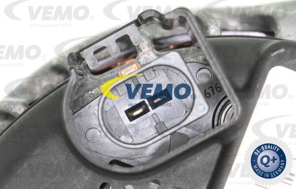 Vemo V30-13-50037 - Laturi inparts.fi