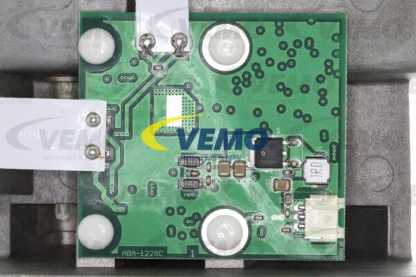 Vemo V20-73-0211 - Ohjainlaite, valo inparts.fi